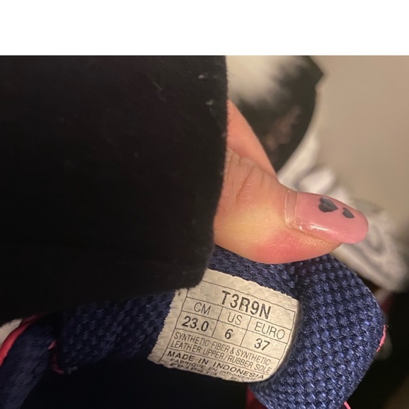 Pink ASICS - Picture 6 of 7